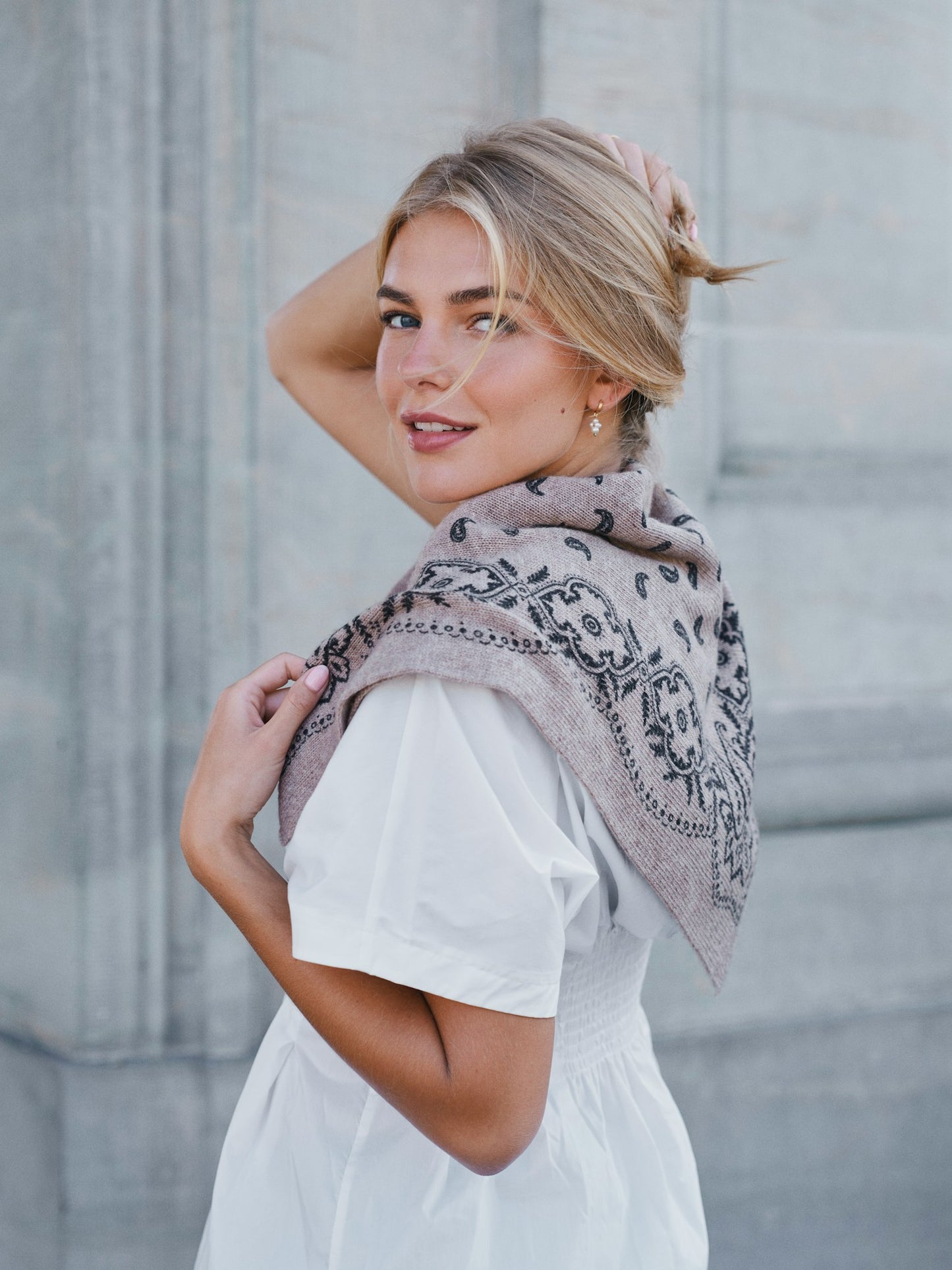 Neo Noir - Scarf - Off White - Adelina Paisley