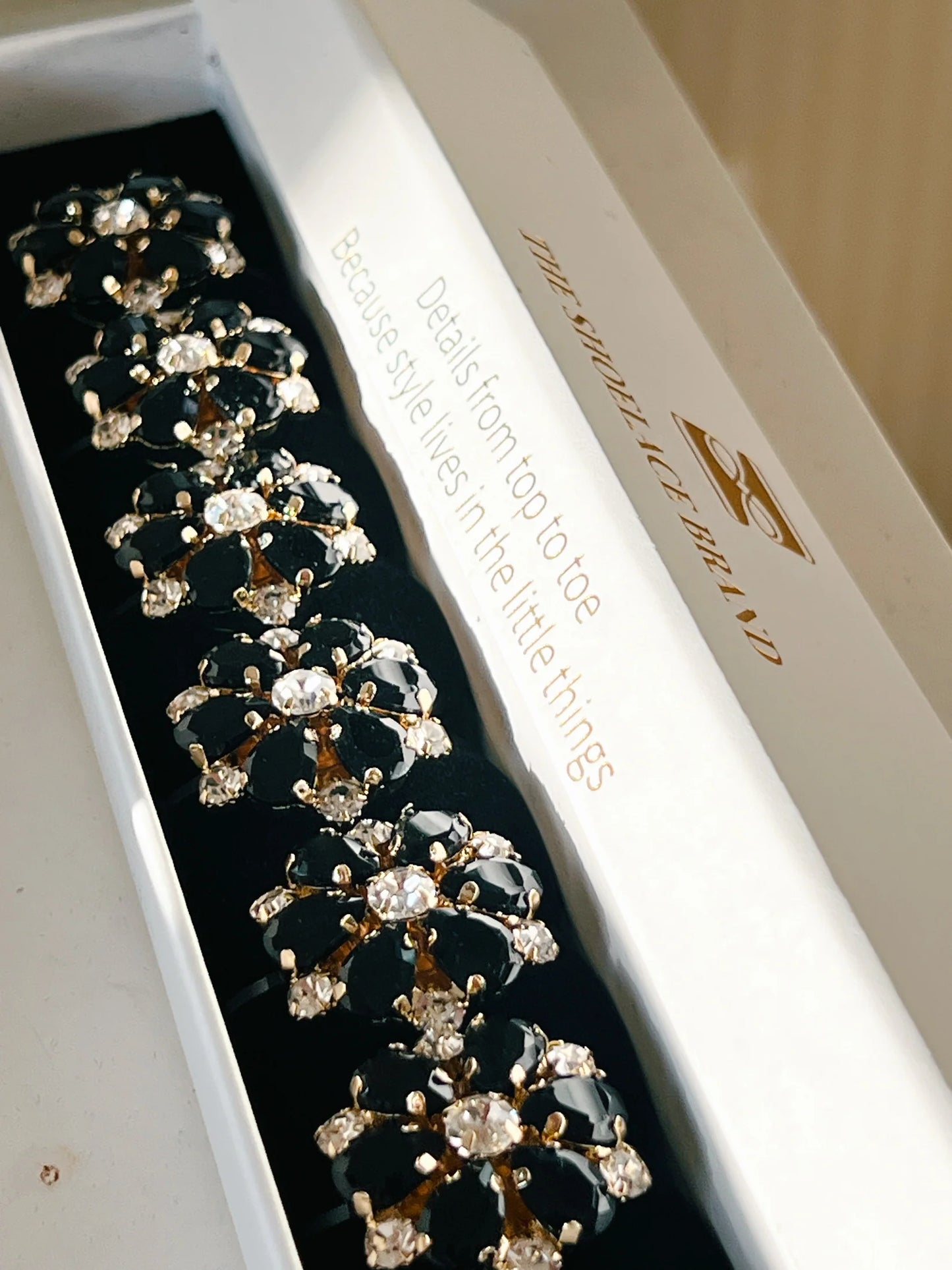 Maja Knappcharms Black & White Gold