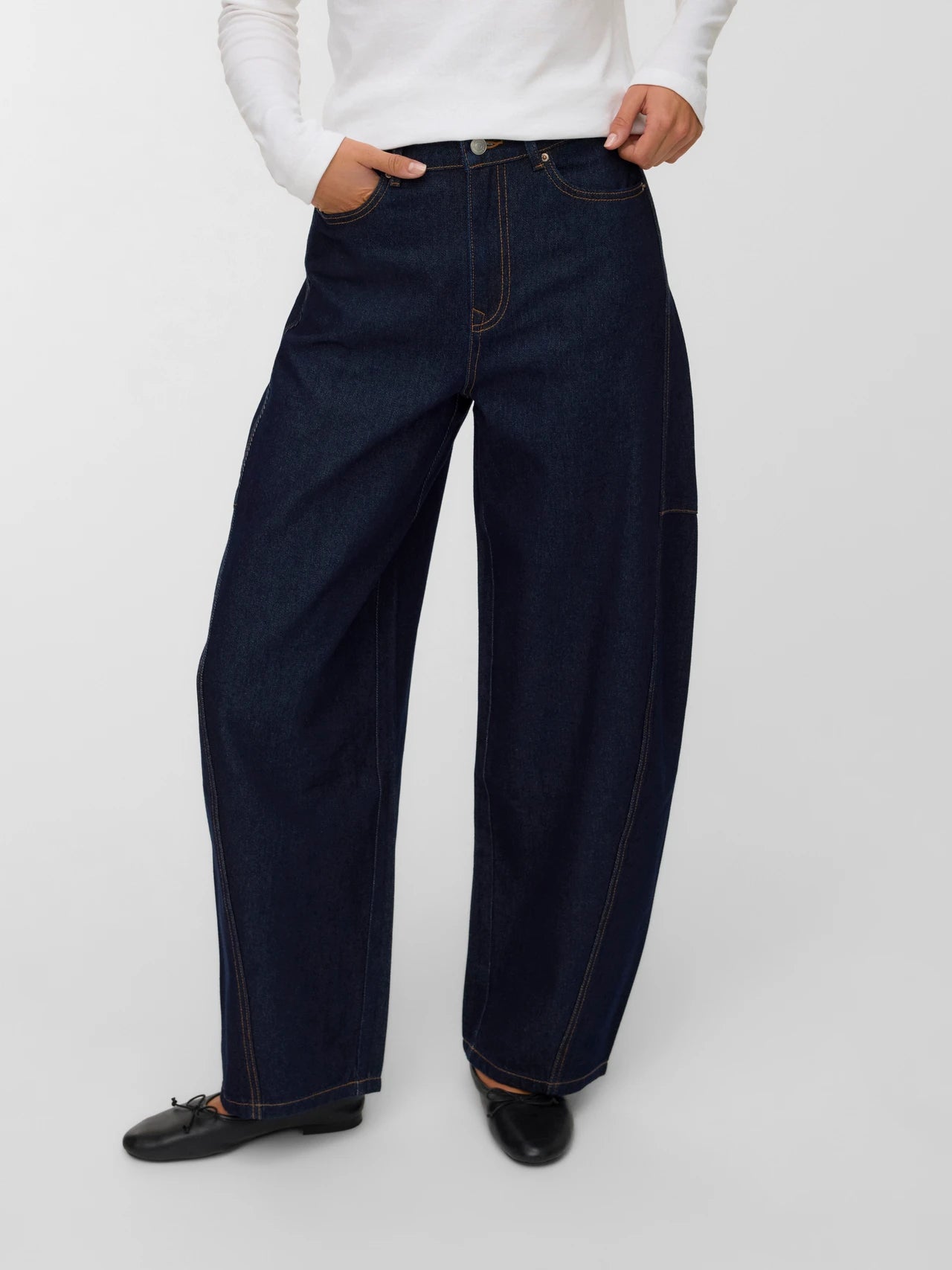 Kaitlin Wide Barrel Jeans